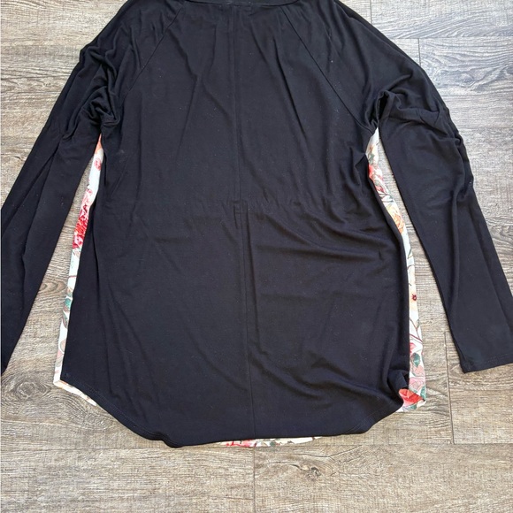 Lightweight Floral Raglan Top Long Sleeve Black Sleeve Floral Tunic - Picture 4 of 4
